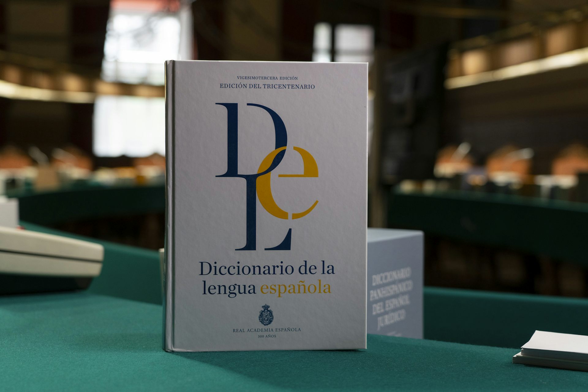 Portada de la última edición publicada del _Diccionario de la Lengua Española_.