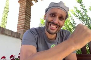 spiriman emocionado